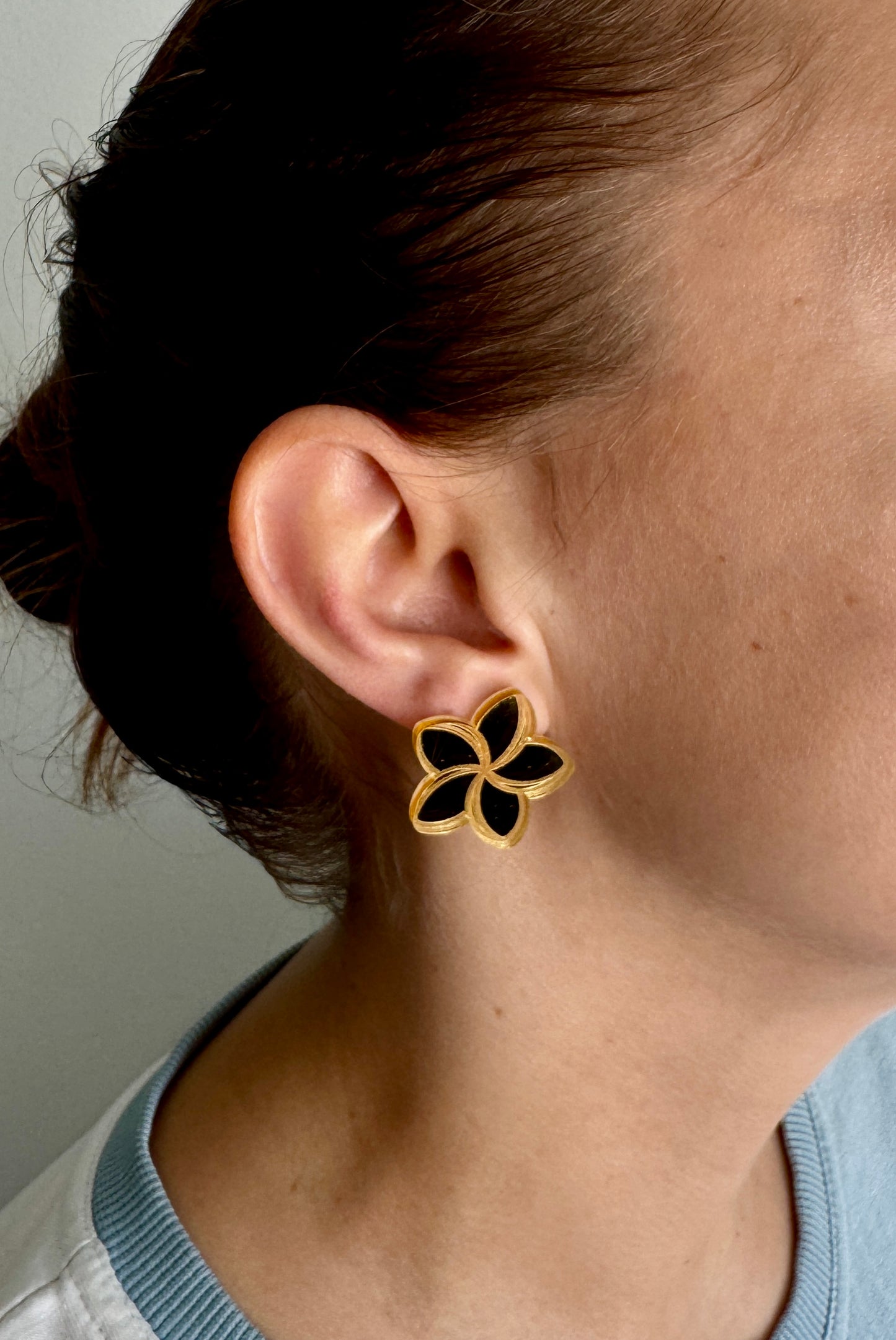 Kedontähti-nappikorvakorut, kulta