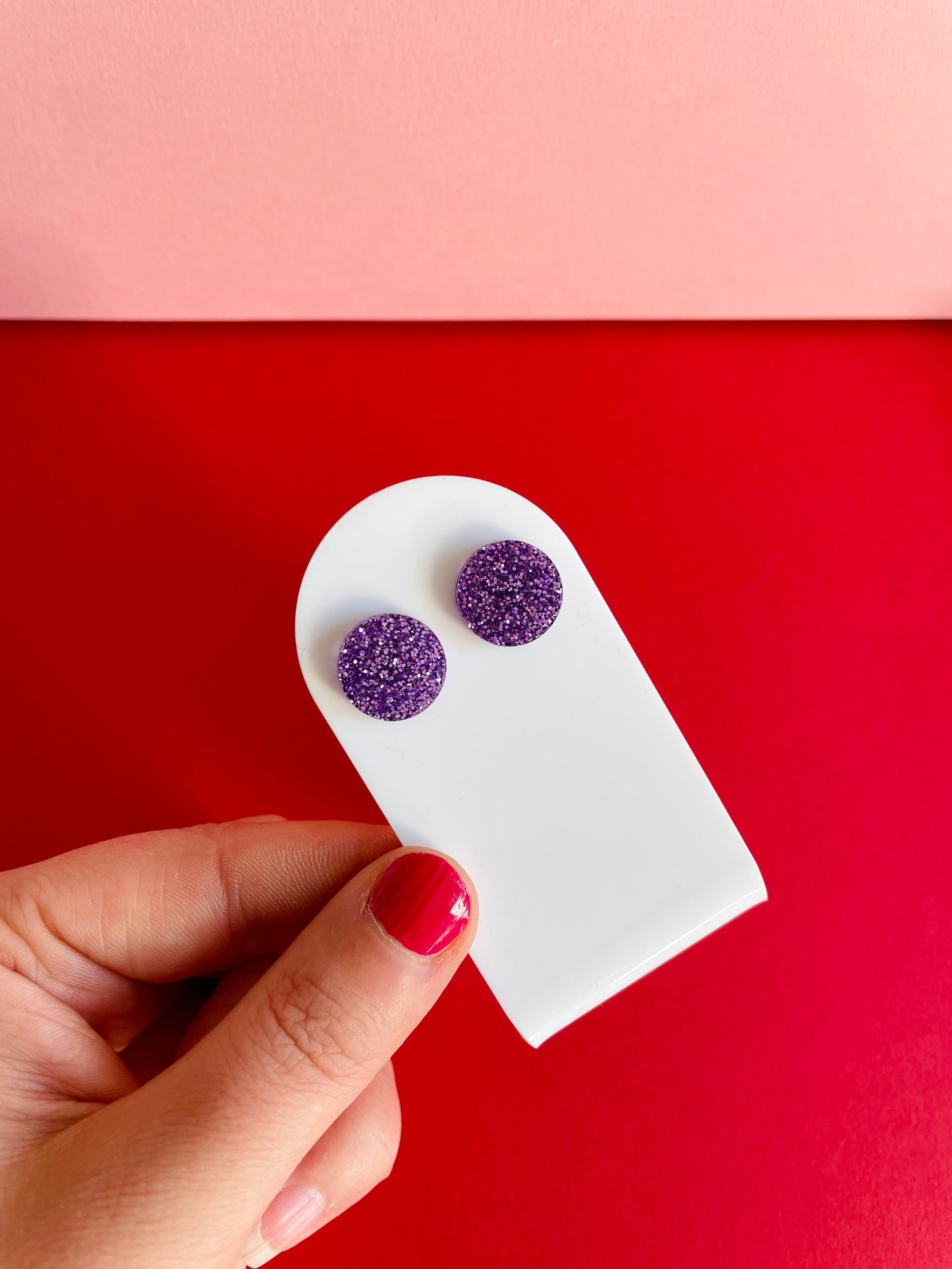 Pyöreät nappikorvakorut, violetti glitter