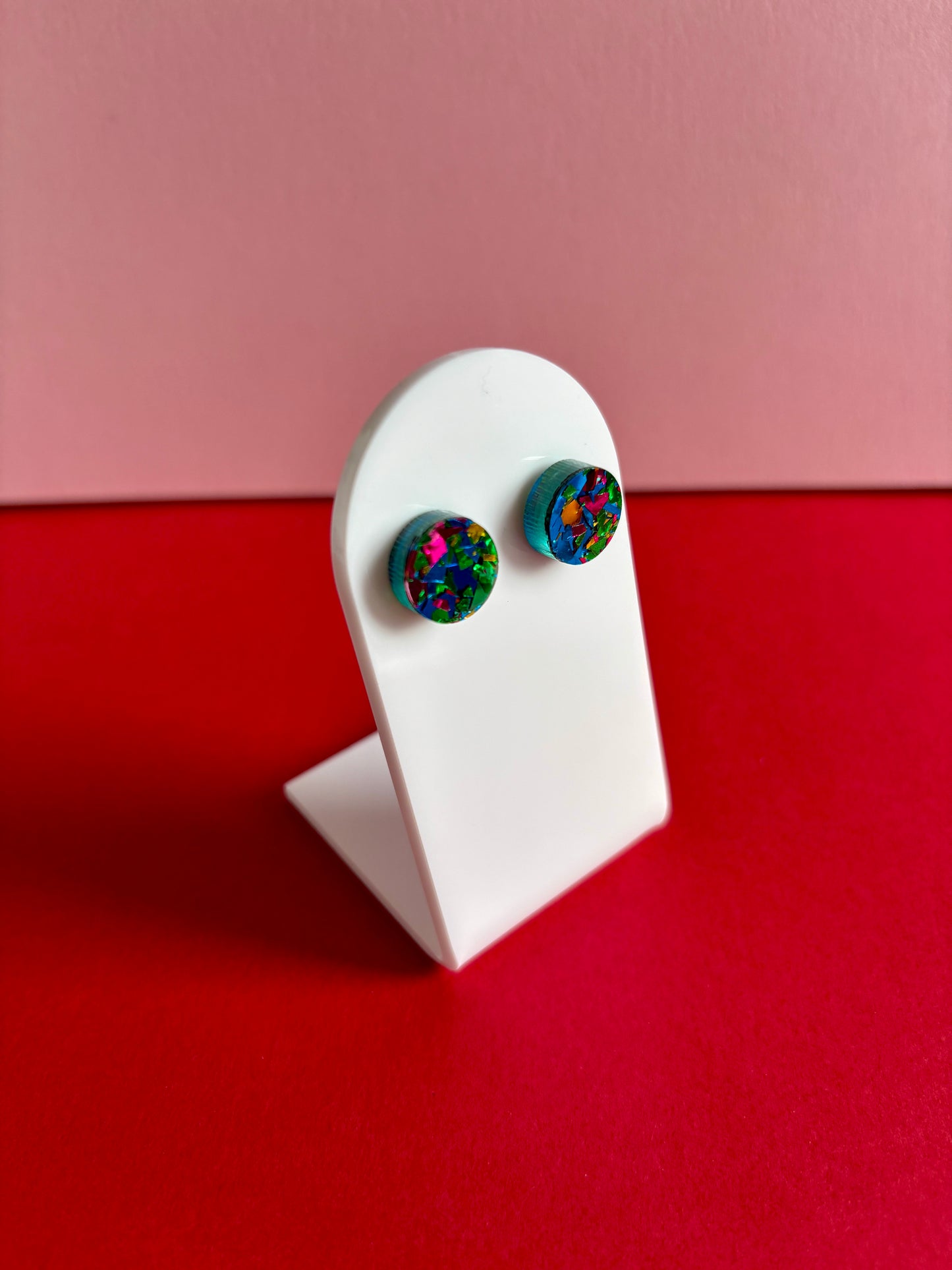 Pyöreät nappikorvakorut, sirkus