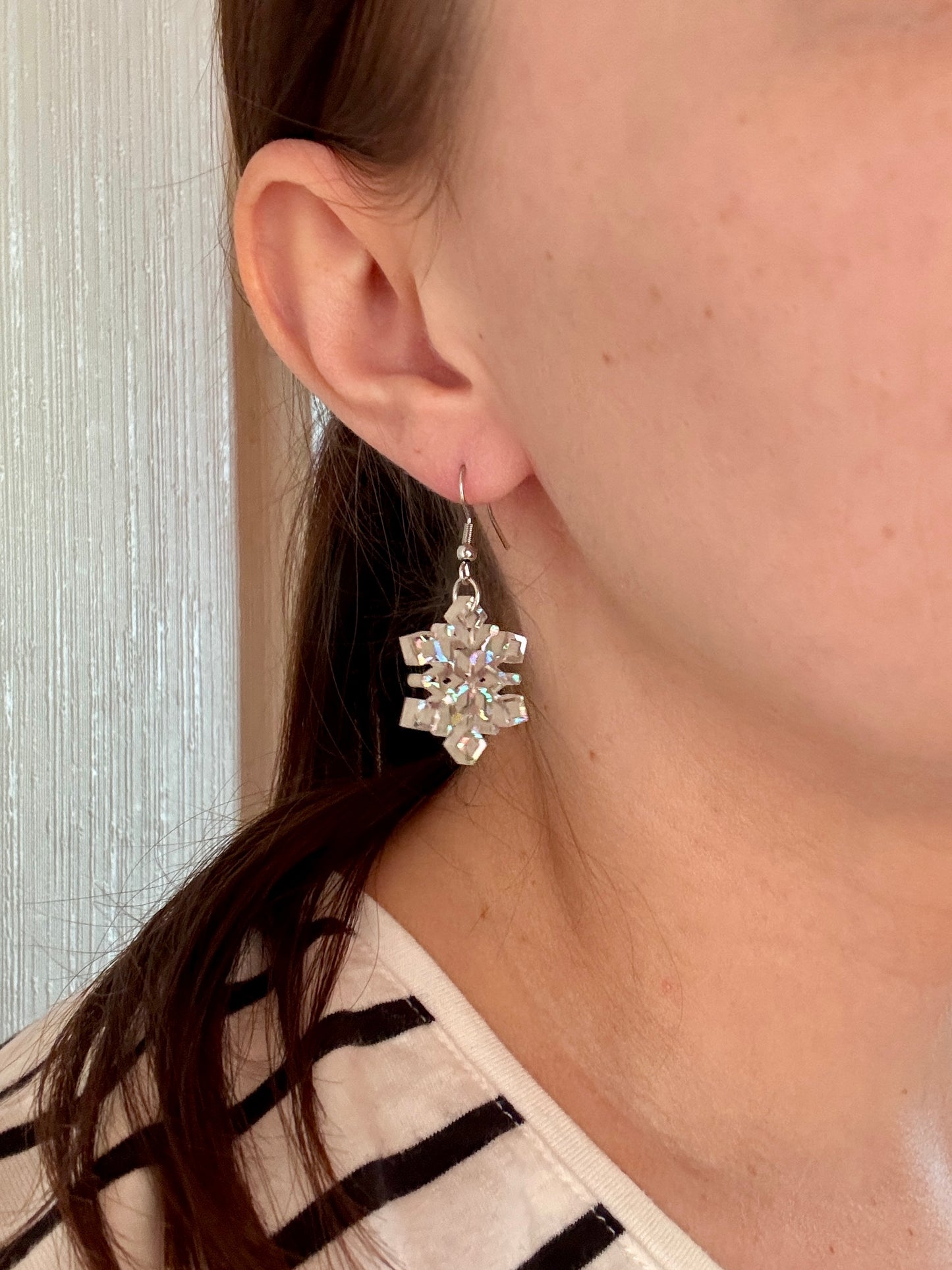 Roikkuvat Lumihiutale-korvakorut