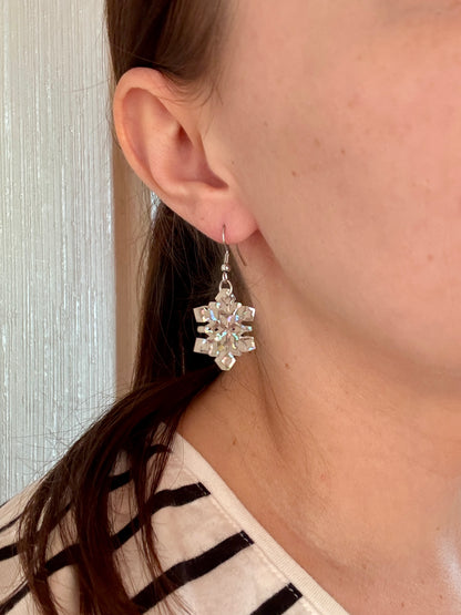 Roikkuvat Lumihiutale-korvakorut