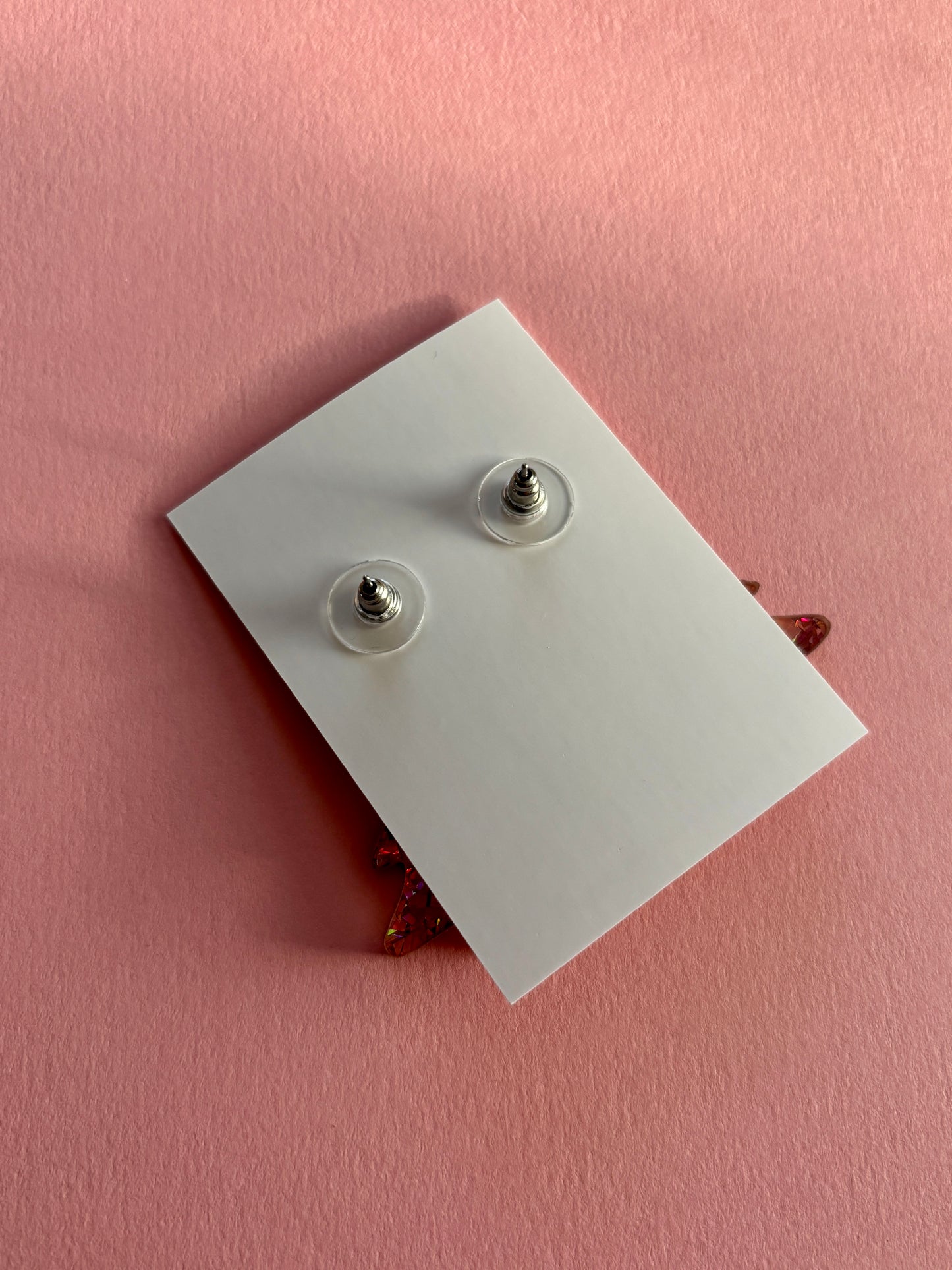 Isommat korvakorutaustat