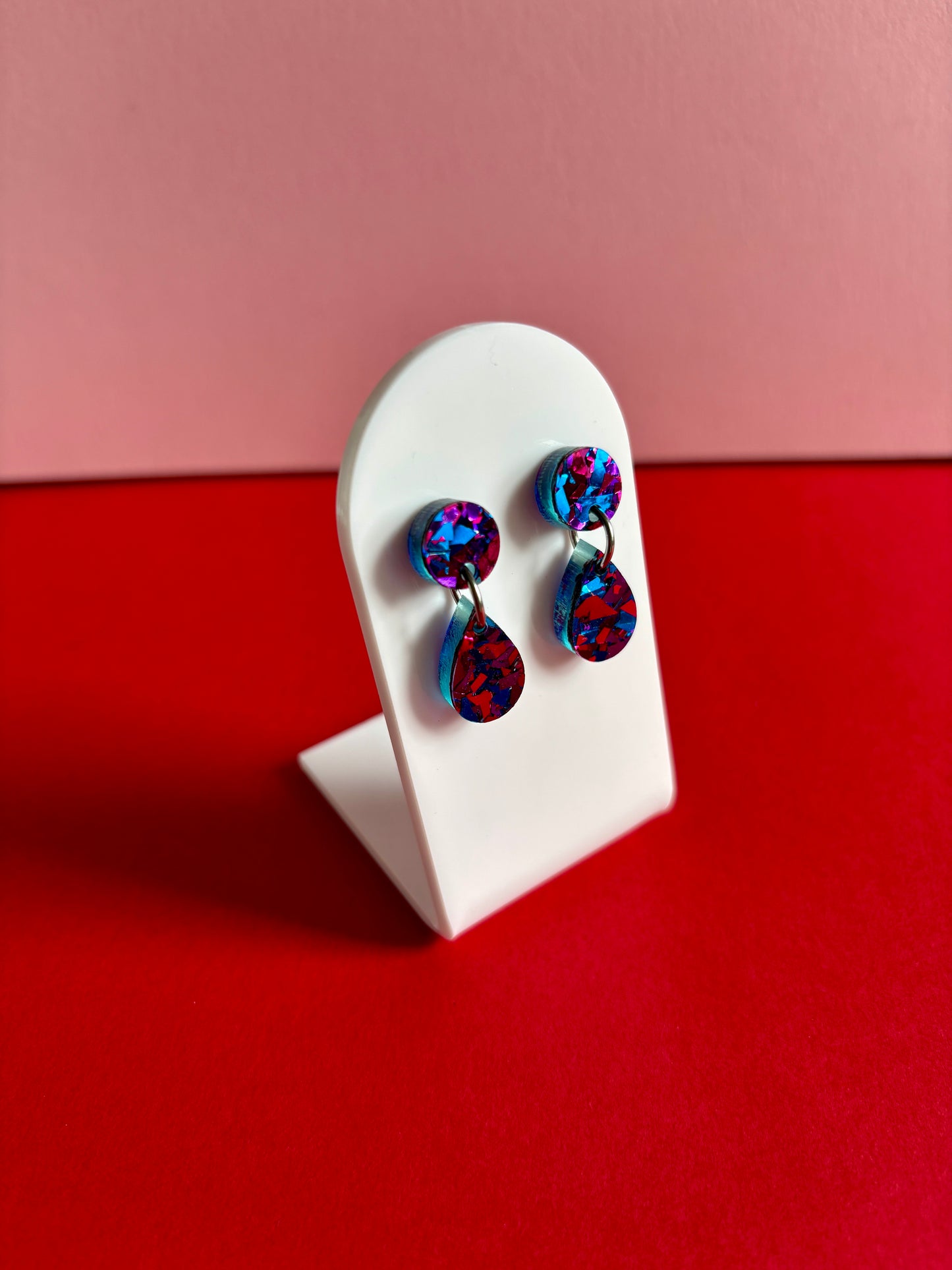 Juhlapisarat-korvakorut, jalokivi