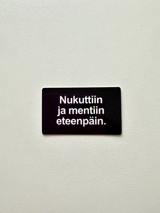 Vinyylitarra Nukuttiin ja mentiin eteenpäin